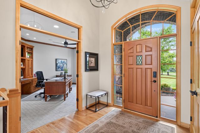 19295 Oak Grove Avenue, Prior Lake, MN 55372