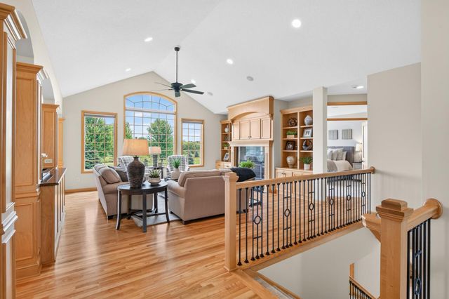 19295 Oak Grove Avenue, Prior Lake, MN 55372