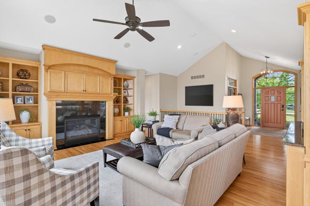 19295 Oak Grove Avenue, Prior Lake, MN 55372