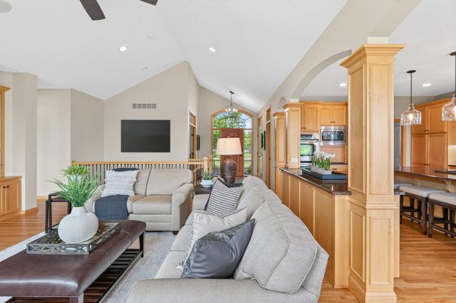19295 Oak Grove Avenue, Prior Lake, MN 55372