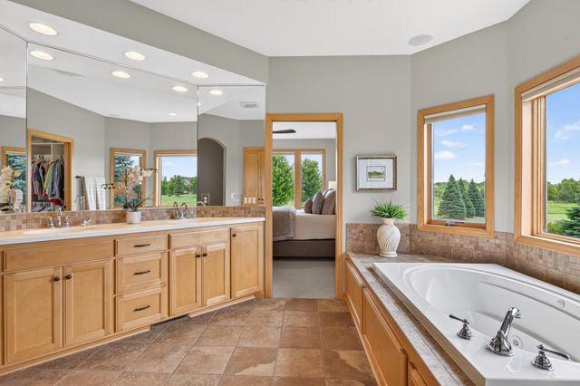19295 Oak Grove Avenue, Prior Lake, MN 55372