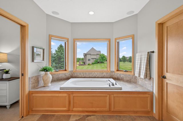 19295 Oak Grove Avenue, Prior Lake, MN 55372