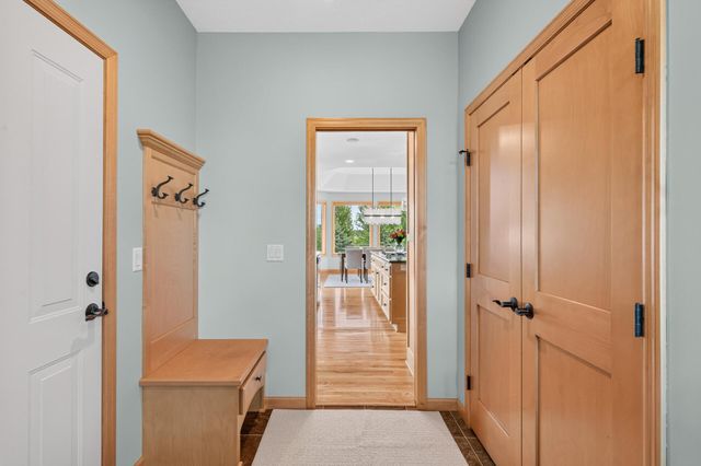 19295 Oak Grove Avenue, Prior Lake, MN 55372