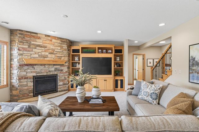 19295 Oak Grove Avenue, Prior Lake, MN 55372