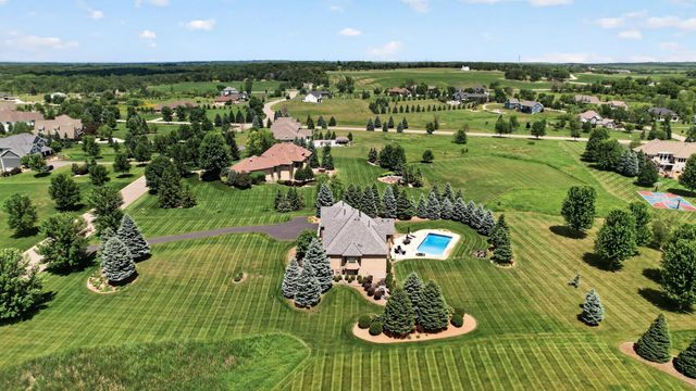 19295 Oak Grove Avenue, Prior Lake, MN 55372