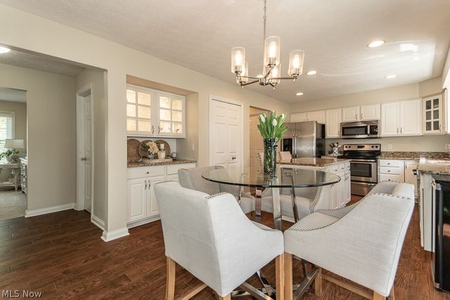 10266 Wildflower Way, Broadview Heights, OH 44147