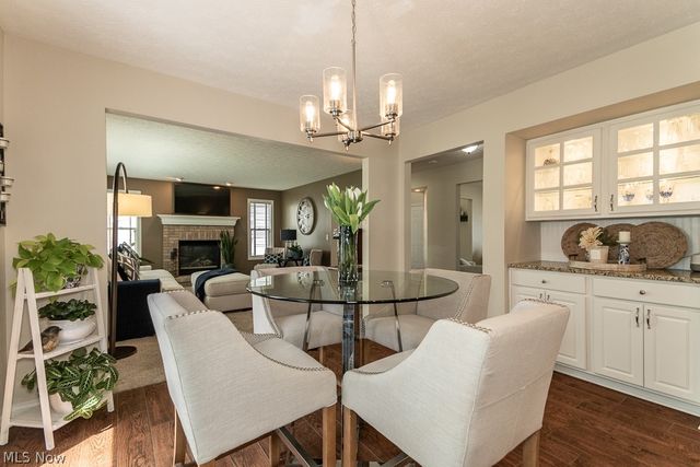 10266 Wildflower Way, Broadview Heights, OH 44147