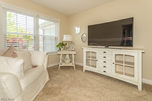 10266 Wildflower Way, Broadview Heights, OH 44147
