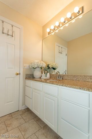 10266 Wildflower Way, Broadview Heights, OH 44147