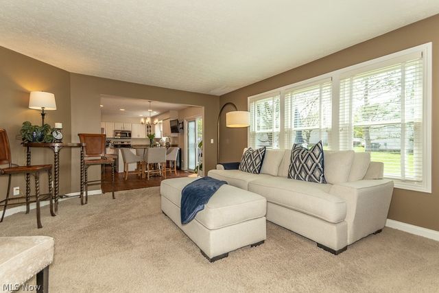10266 Wildflower Way, Broadview Heights, OH 44147