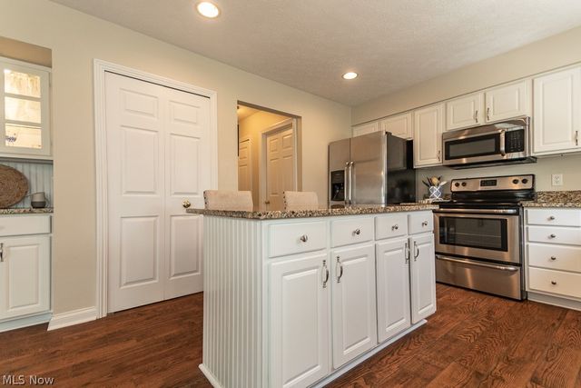 10266 Wildflower Way, Broadview Heights, OH 44147