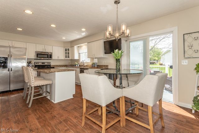 10266 Wildflower Way, Broadview Heights, OH 44147