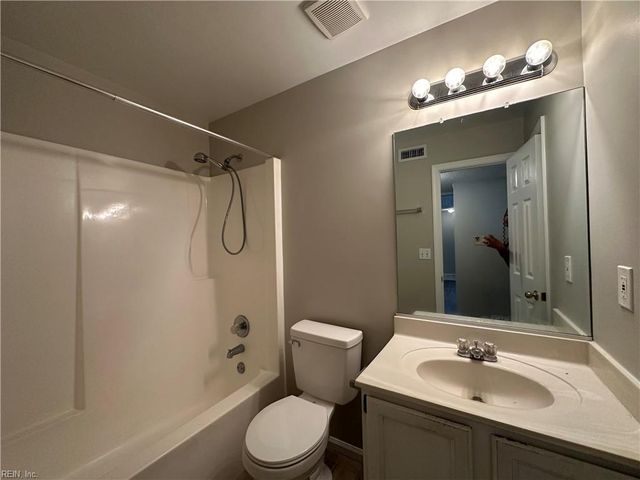 1721 Rock Bridge Mews Apt B, Chesapeake, VA 23320