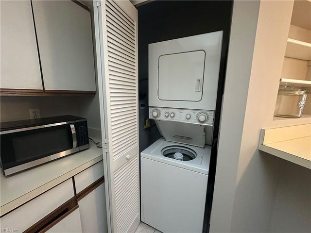 1721 Rock Bridge Mews Apt B, Chesapeake, VA 23320