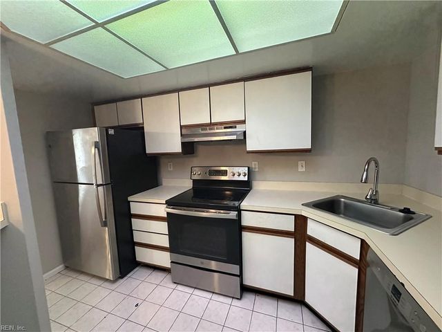 1721 Rock Bridge Mews Apt B, Chesapeake, VA 23320