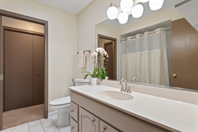 5319 Martha Lane, Oak Forest, IL 60452