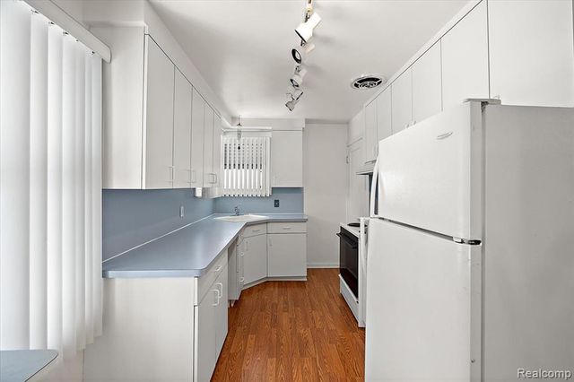 14001 Balfour Street, Oak Park, MI 48237