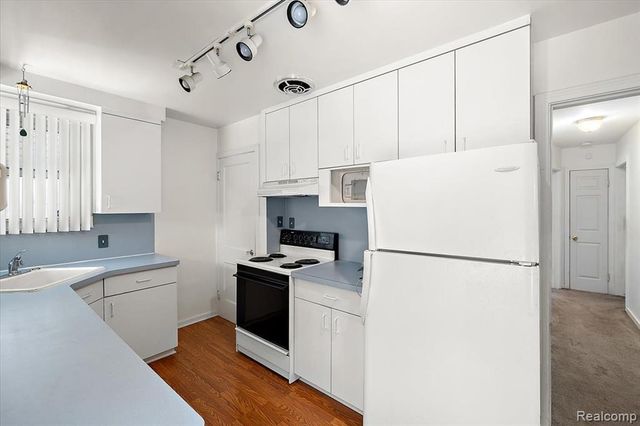 14001 Balfour Street, Oak Park, MI 48237