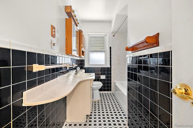 14001 Balfour Street, Oak Park, MI 48237