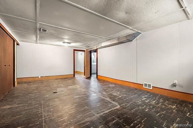 14001 Balfour Street, Oak Park, MI 48237