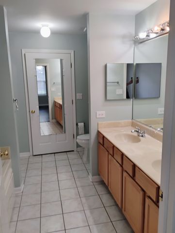 1128 GEORGETOWN Way 1128, Vernon Hills, IL 60061