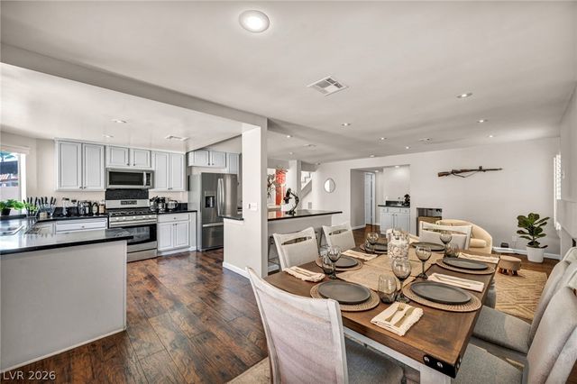 9008 Pebble Shore Court, Las Vegas, NV 89117