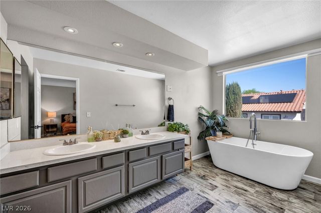 9008 Pebble Shore Court, Las Vegas, NV 89117