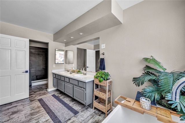 9008 Pebble Shore Court, Las Vegas, NV 89117