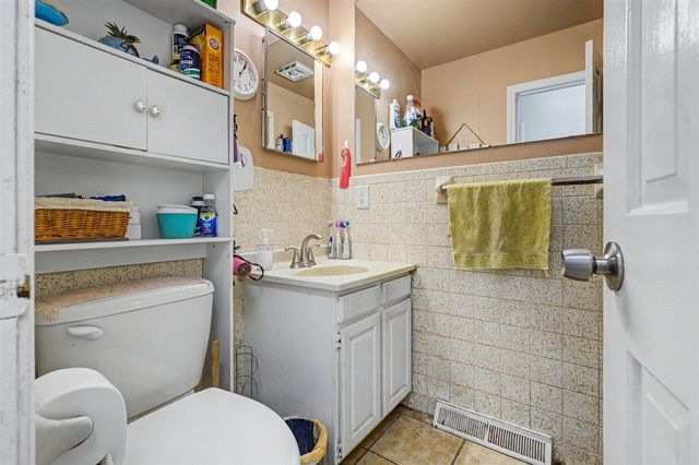 203 E Vienna Street, Schoolcraft, MI 49087