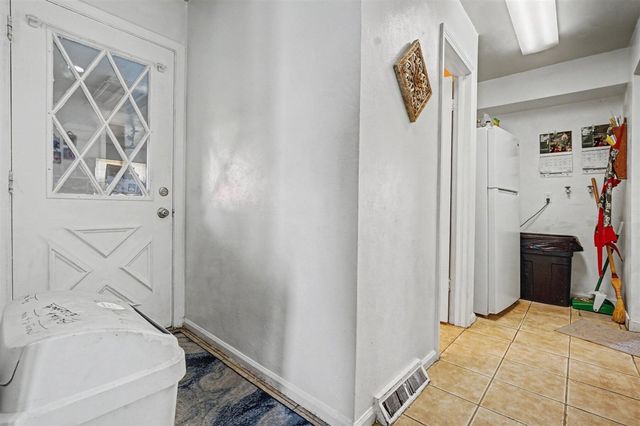 203 E Vienna Street, Schoolcraft, MI 49087