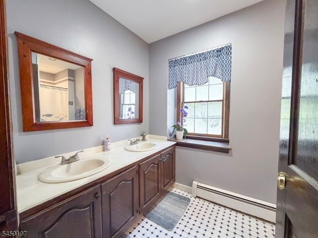 208 School House Rd, Jefferson Twp., NJ 07438