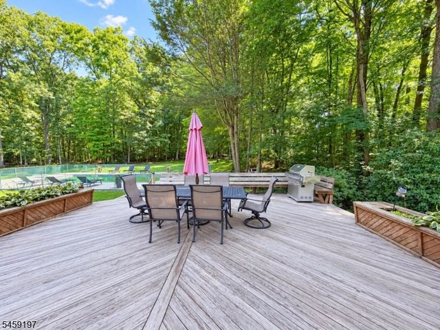 208 School House Rd, Jefferson Twp., NJ 07438