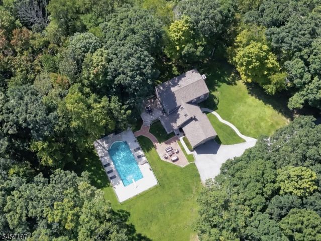 208 School House Rd, Jefferson Twp., NJ 07438