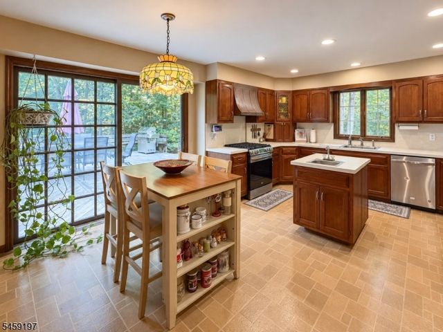208 School House Rd, Jefferson Twp., NJ 07438