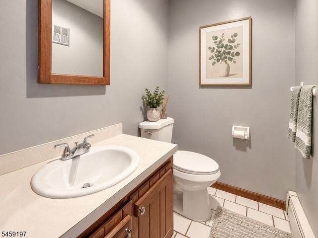 208 School House Rd, Jefferson Twp., NJ 07438