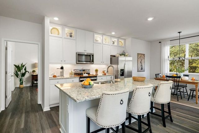 411 STONEWALL JACKSON BLVD, Staunton, VA 24401