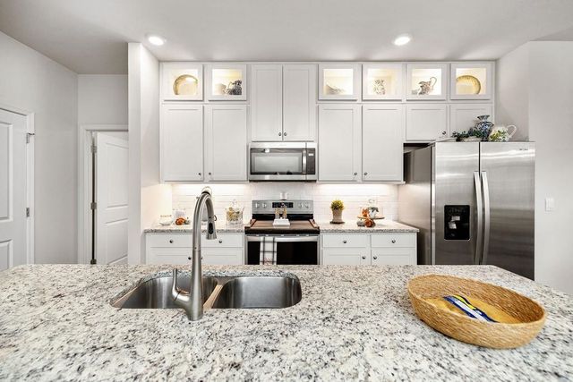 411 STONEWALL JACKSON BLVD, Staunton, VA 24401