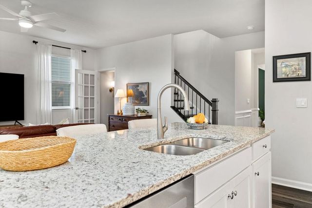 411 STONEWALL JACKSON BLVD, Staunton, VA 24401