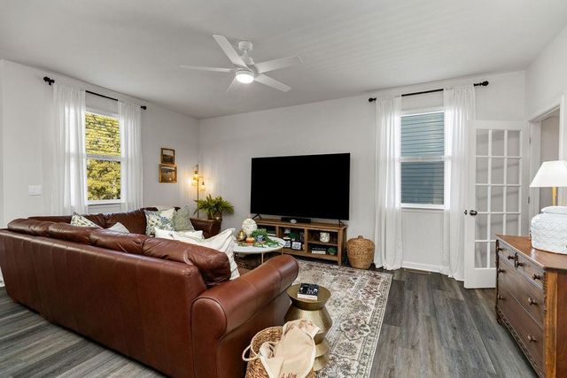 411 STONEWALL JACKSON BLVD, Staunton, VA 24401