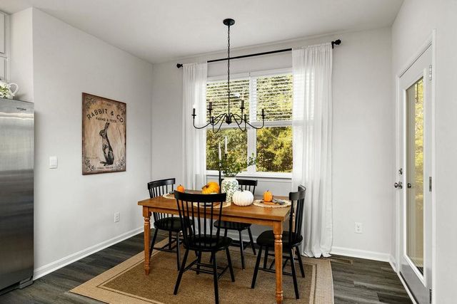 411 STONEWALL JACKSON BLVD, Staunton, VA 24401