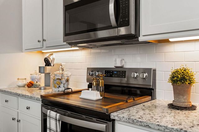 411 STONEWALL JACKSON BLVD, Staunton, VA 24401