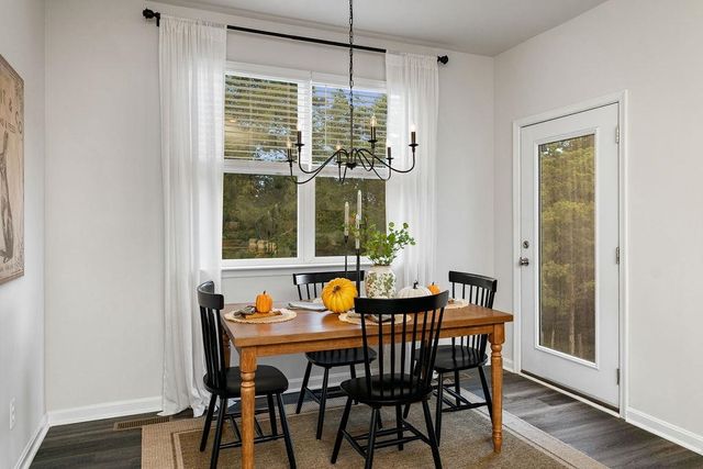 411 STONEWALL JACKSON BLVD, Staunton, VA 24401