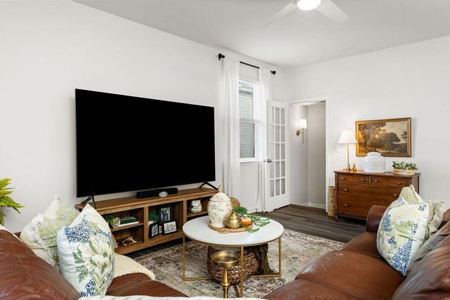 411 STONEWALL JACKSON BLVD, Staunton, VA 24401