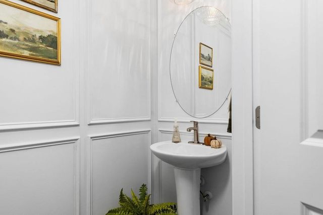 411 STONEWALL JACKSON BLVD, Staunton, VA 24401