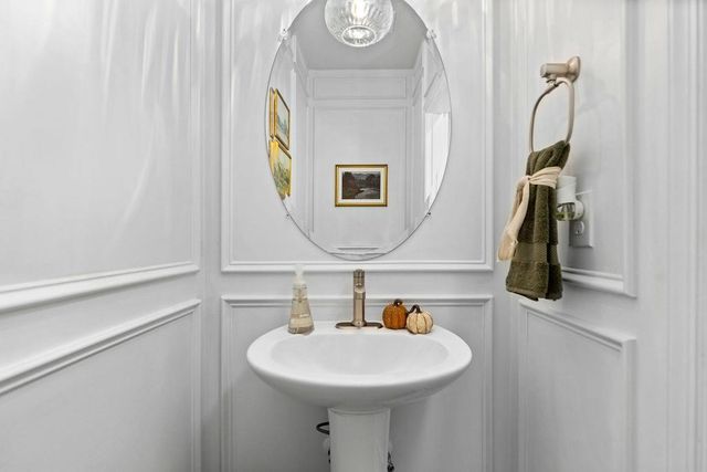 411 STONEWALL JACKSON BLVD, Staunton, VA 24401