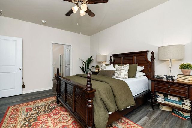 411 STONEWALL JACKSON BLVD, Staunton, VA 24401