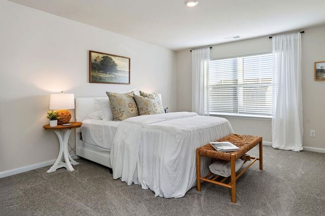 411 STONEWALL JACKSON BLVD, Staunton, VA 24401