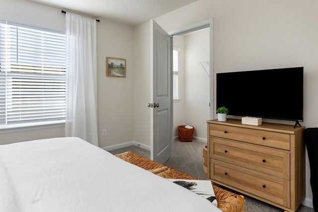 411 STONEWALL JACKSON BLVD, Staunton, VA 24401