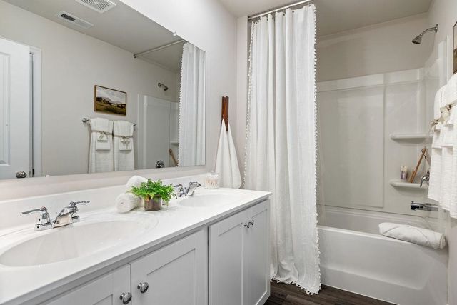 411 STONEWALL JACKSON BLVD, Staunton, VA 24401