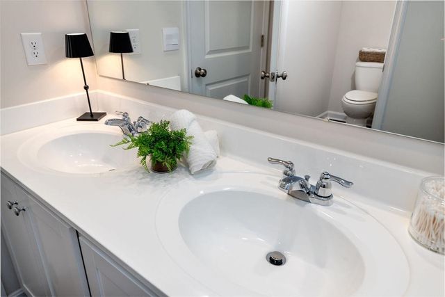 411 STONEWALL JACKSON BLVD, Staunton, VA 24401